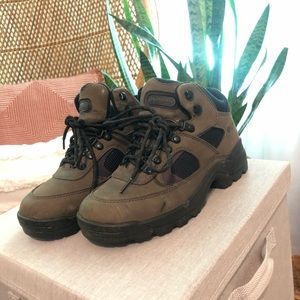 Columbia hiking boots 🥾